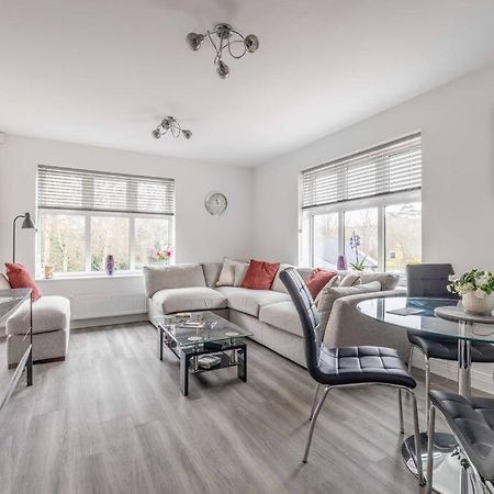 Stylish Home @ Virginia Water Lake & Free Parking Englefield Green Exterior foto