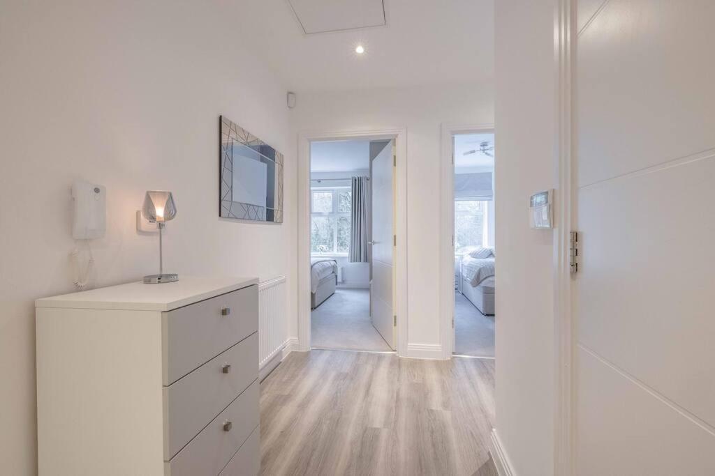 Stylish Home @ Virginia Water Lake & Free Parking Englefield Green Exterior foto